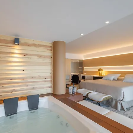 - Premium * Sitges